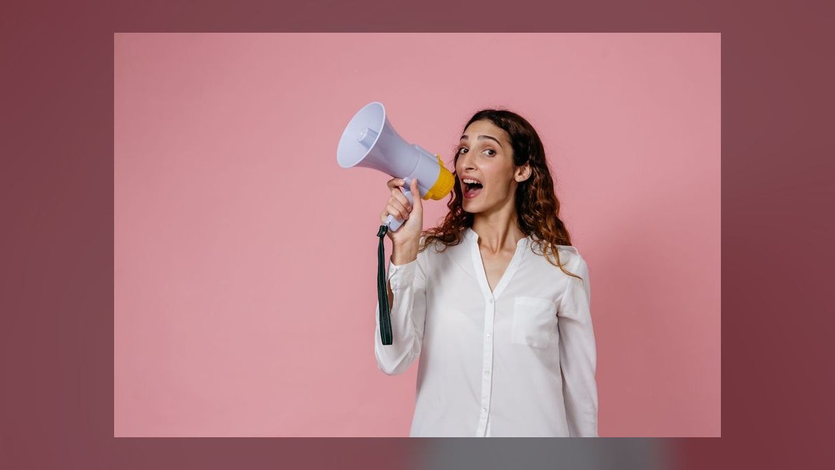 How does Outreach upmarket without losing mid-market — figure 8