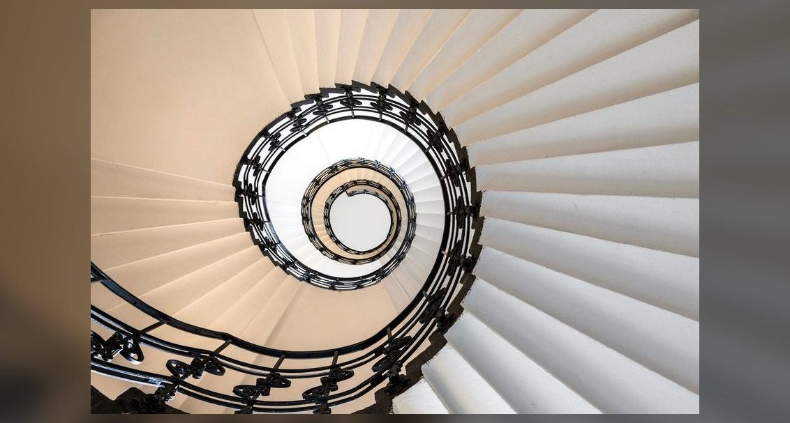 What is Outreach data-center strategy through 2027?