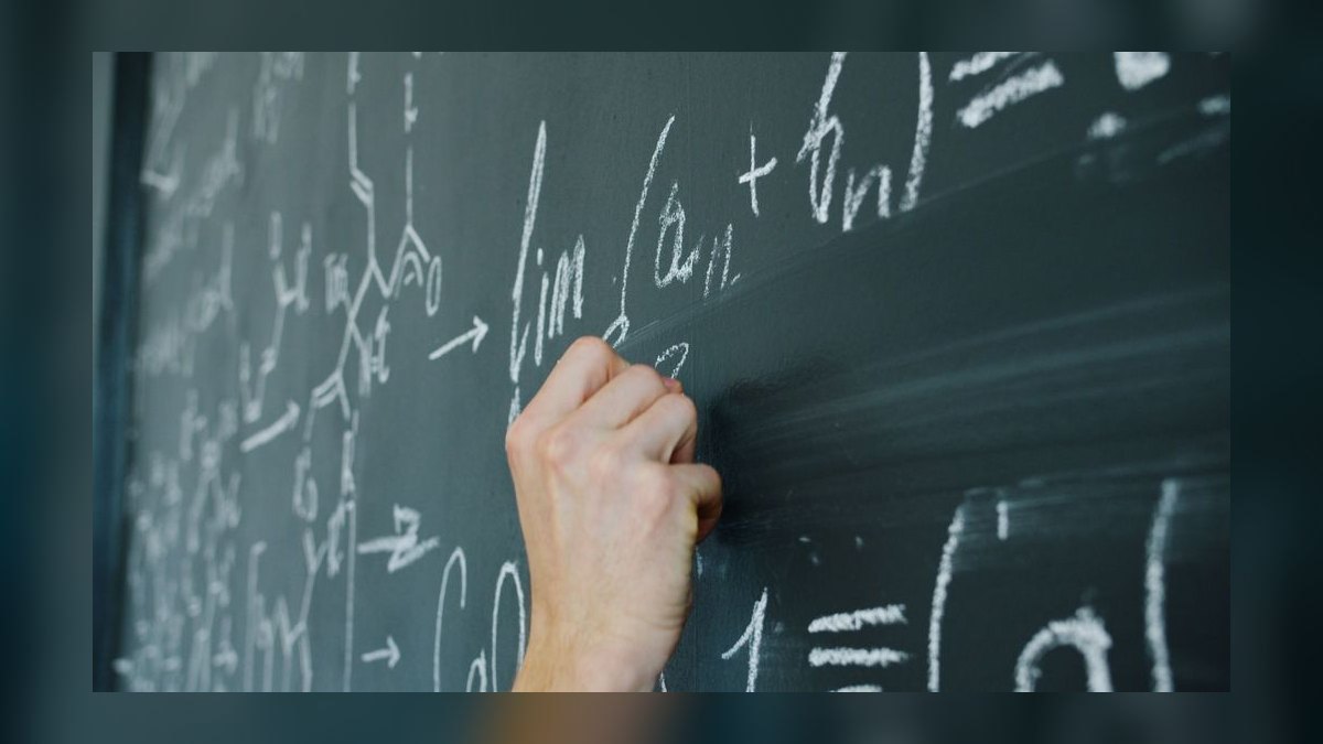 What does Outreach churn math look like under AI pressure — figure 4