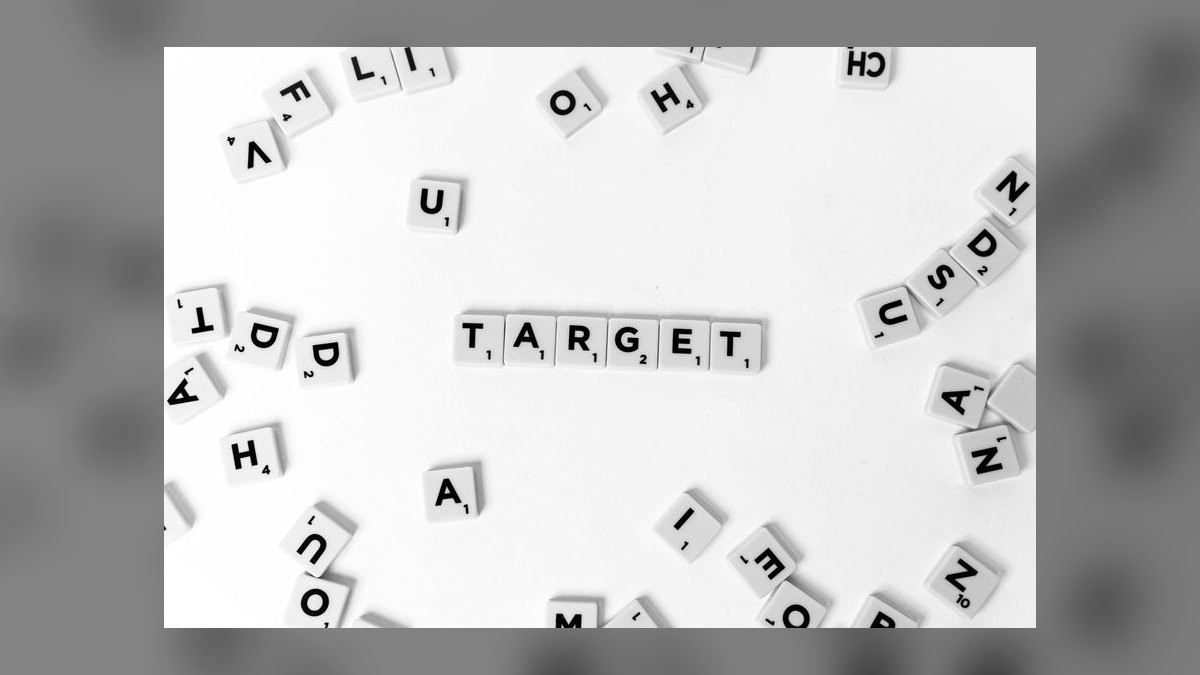 How does Salesloft hit its 2027 revenue target post-Vista — figure 8