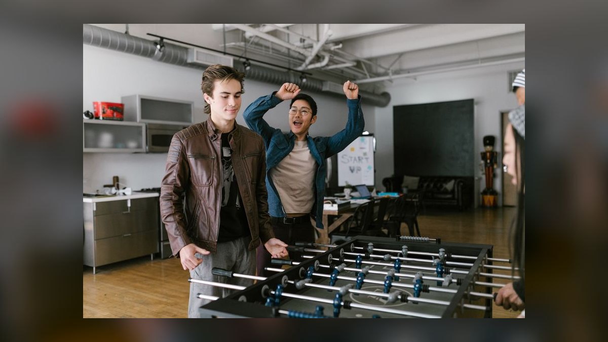 Will Salesloft beat Outreach in mid-market sales engagement by 2027 — figure 9