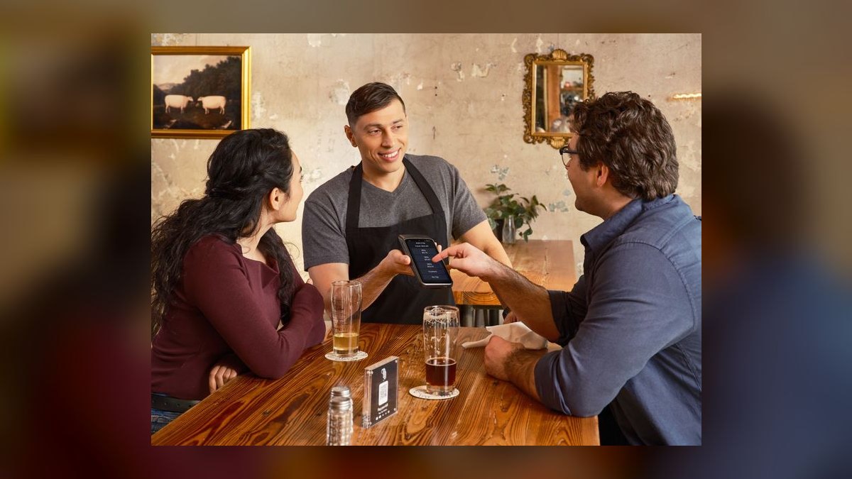 How does Salesloft win the HubSpot CRM customer base — figure 7