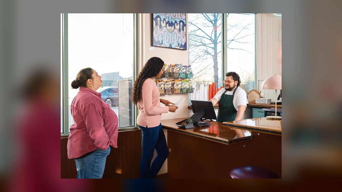 How does Salesloft win the HubSpot CRM customer base — figure 8