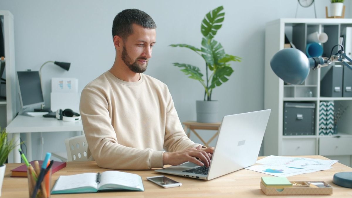 How do I handle a buying committee where two stakeholders disagree — figure 1