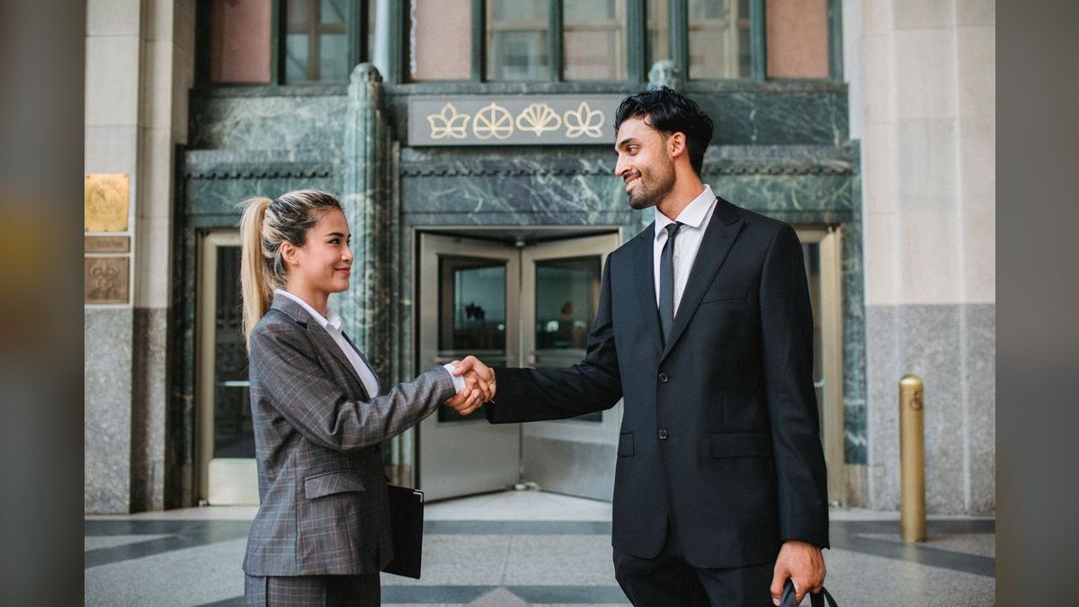 How do I handle a buying committee where two stakeholders disagree — figure 5