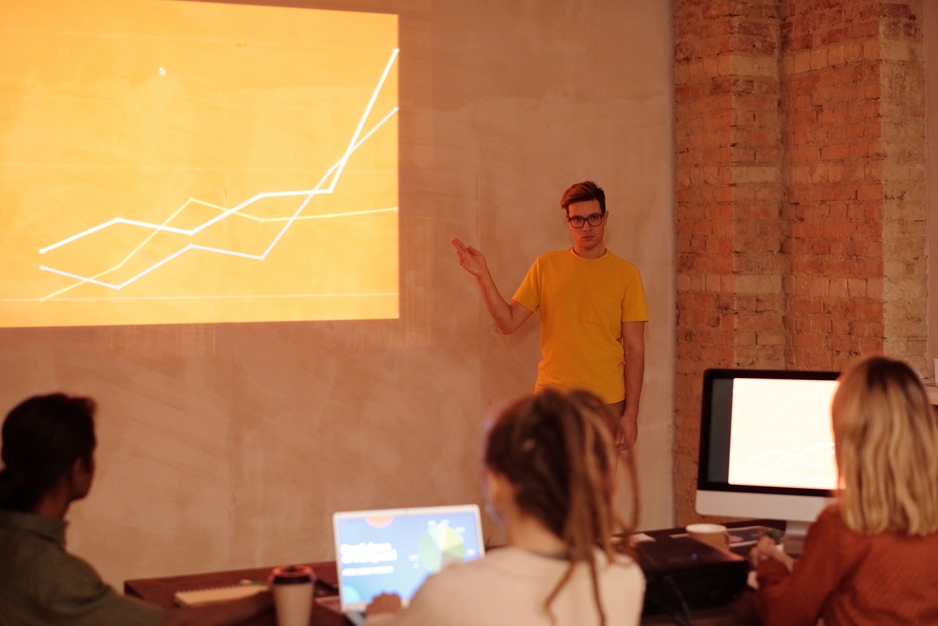 How do you set up sales dashboards leaders will actually use in 2027 — figure 2