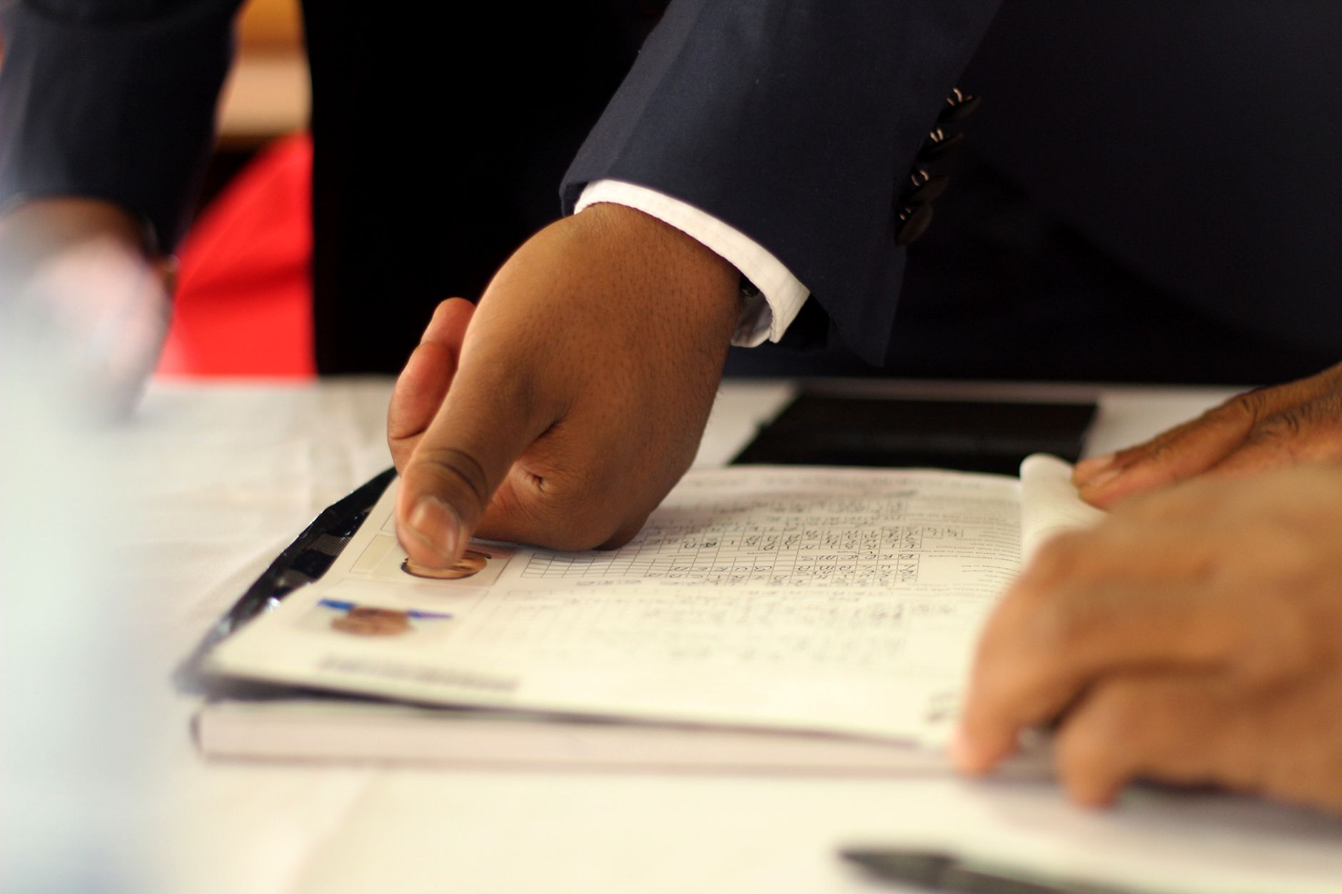 How do you run a deal desk that speeds up approvals in 2027 — figure 1