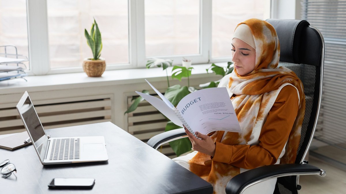 How do you run a deal desk that speeds up approvals in 2027 — figure 5