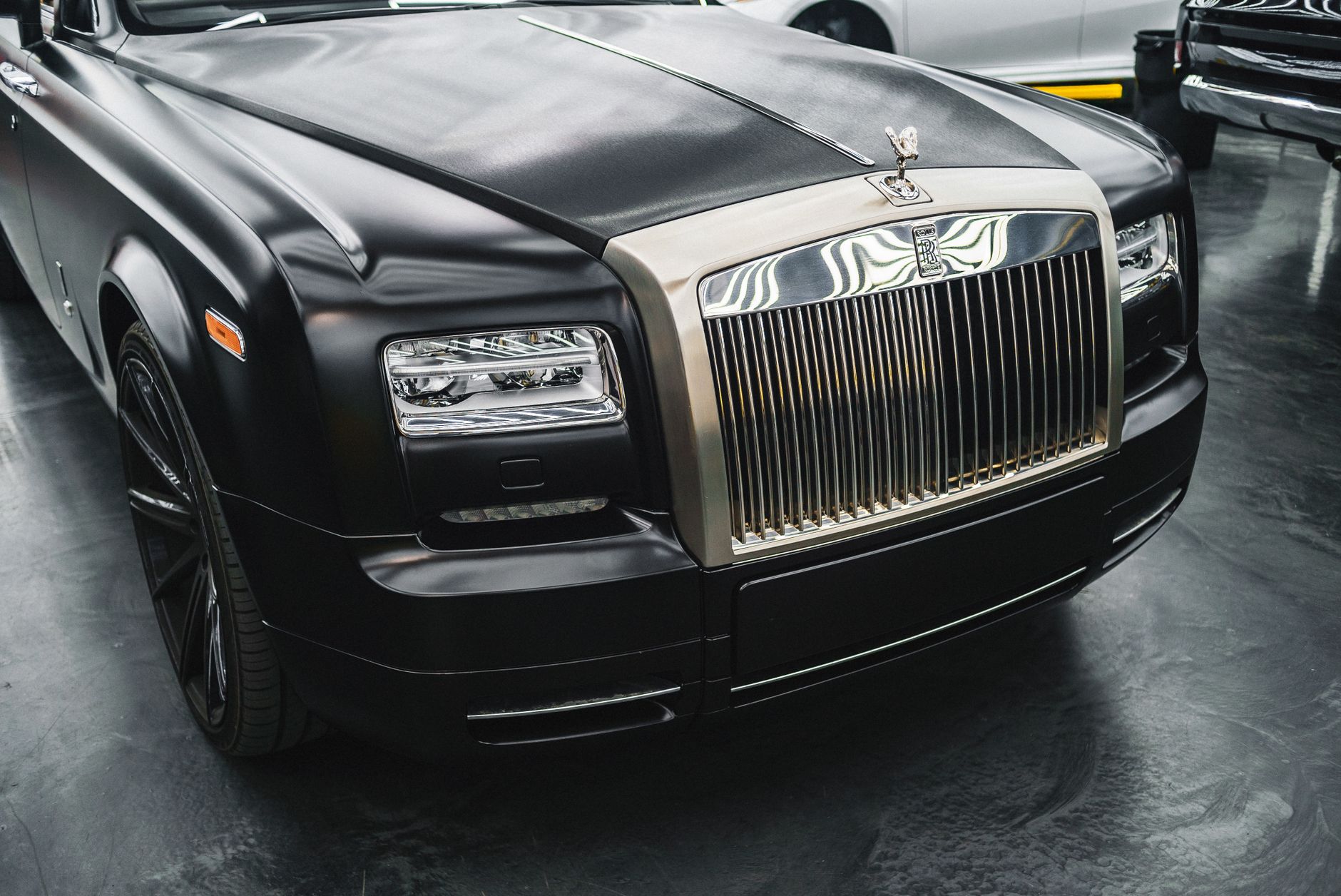 2. Rolls-Royce Spectre Luxury Cars