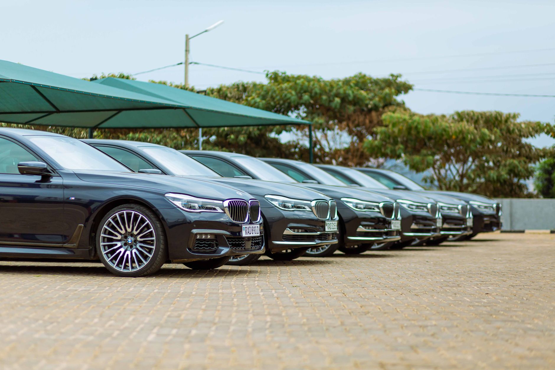 3. BMW i7 Luxury Cars