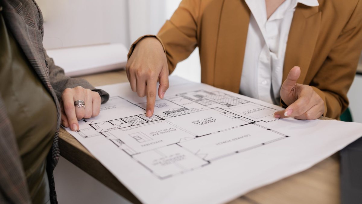 How do you build a 30-60-90 day plan as a new sales leader in 2027?