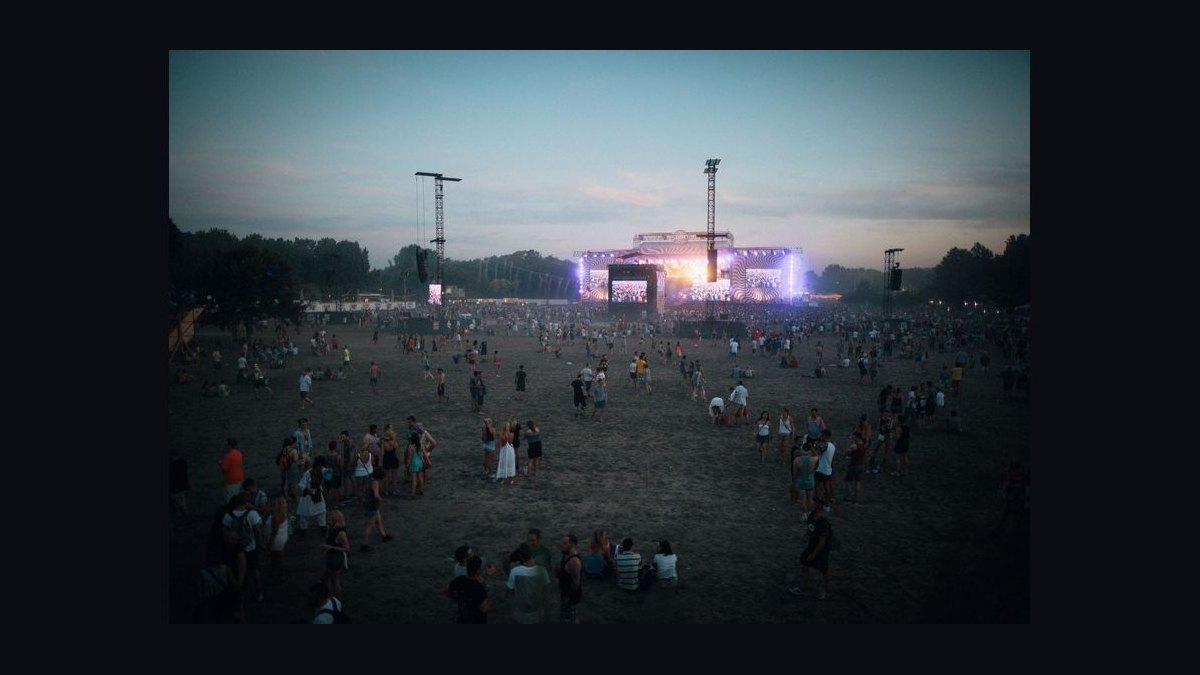 What are the best outdoor concerts to see this summer in 2027?