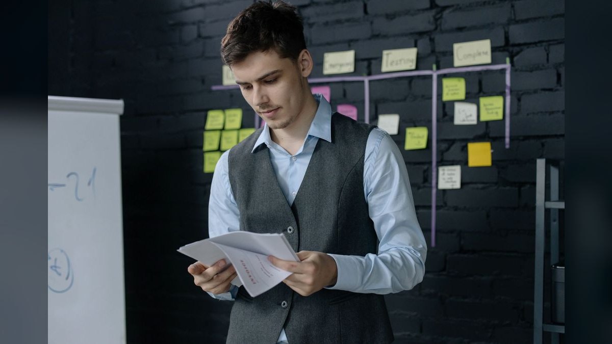 How do you tell if your sales playbook is being actively followed versus sitting forgotten in a Notion page — figure 2