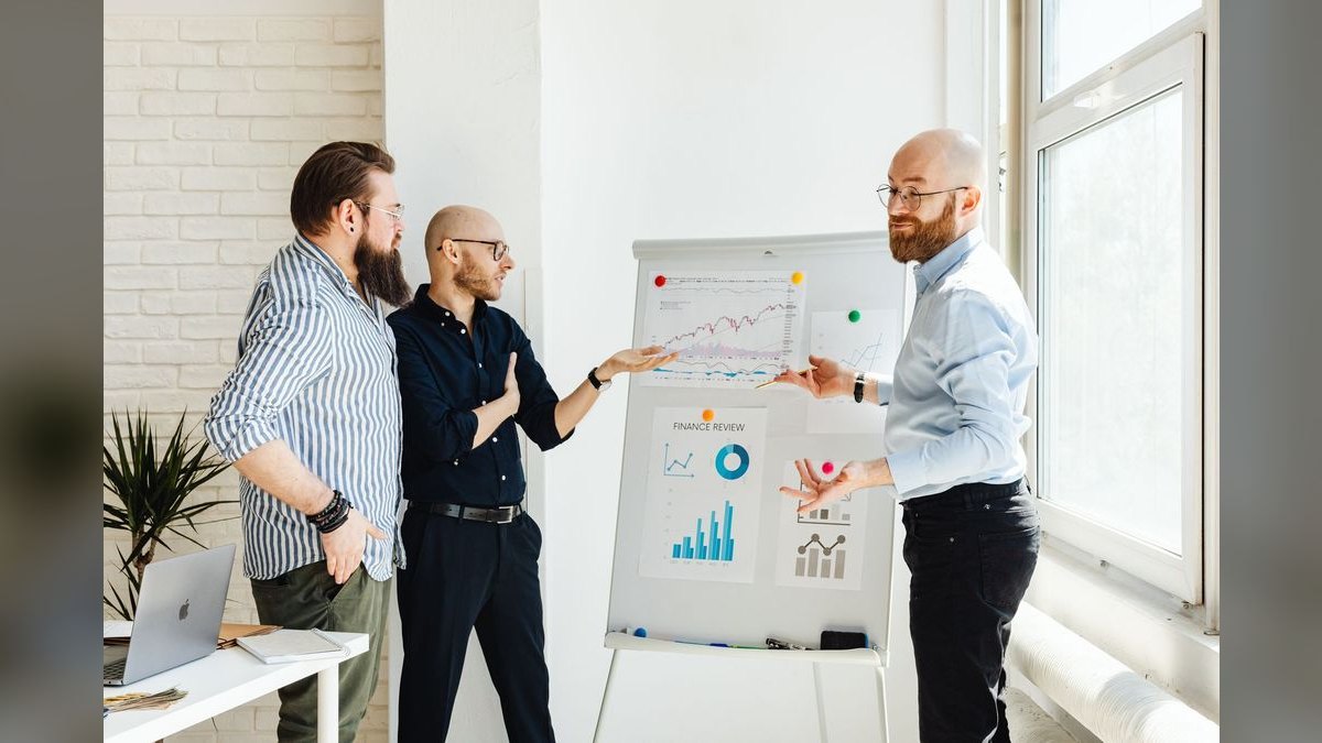 When does adding a sales operations BDR (admin assistant for reps) actually free up real selling time — figure 3