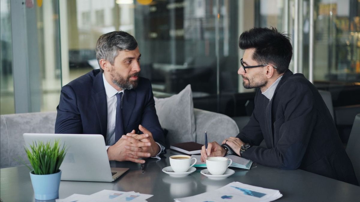 What red flags should I look for in a CRO candidate's track record — figure 3