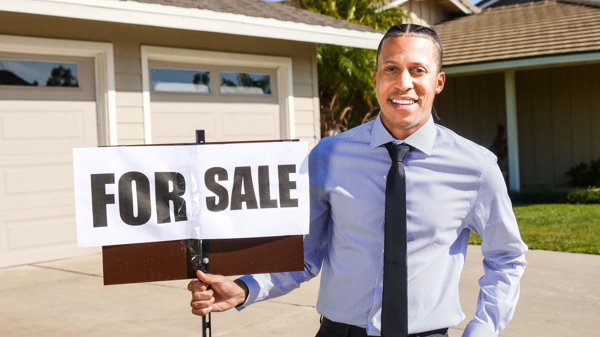 When does a sales org need a chief of staff for the CRO function — at $20M ARR, $50M, or $100M+?