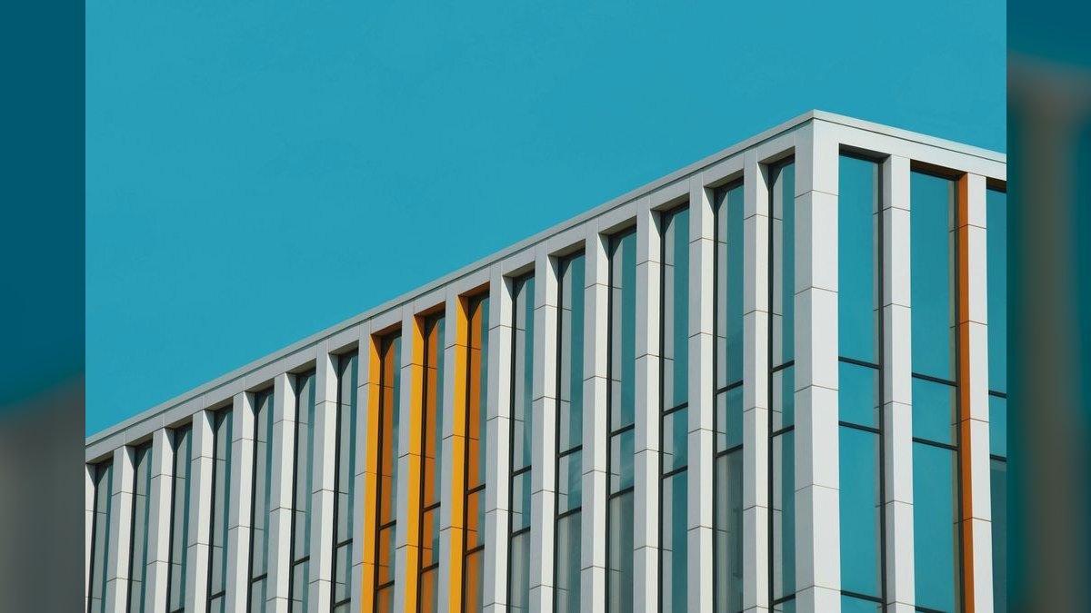 How do you build a sales accelerator program for stuck mid-tenure reps (12-24 months in seat, plateaued at 70-80%)?