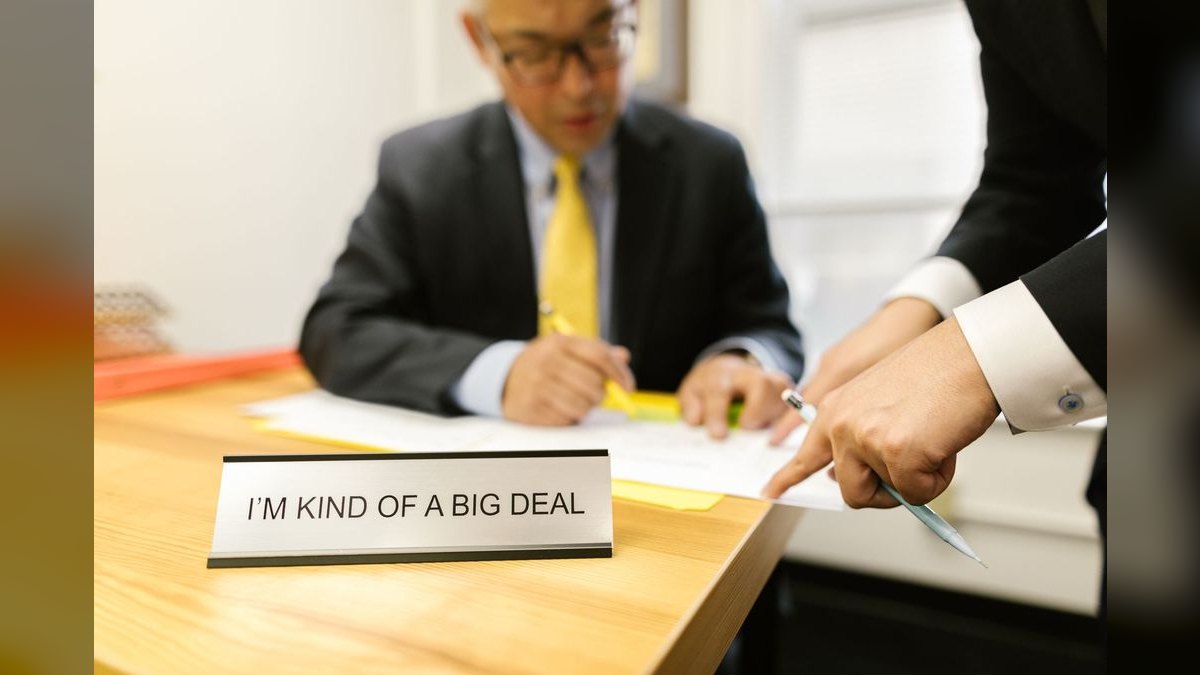 What's the right way to forecast deal slippage in the last week of the quarter?