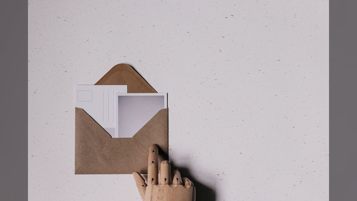 How do you structure win-back outreach for prospects who went silent after demo (60-90 days dark) — figure 2