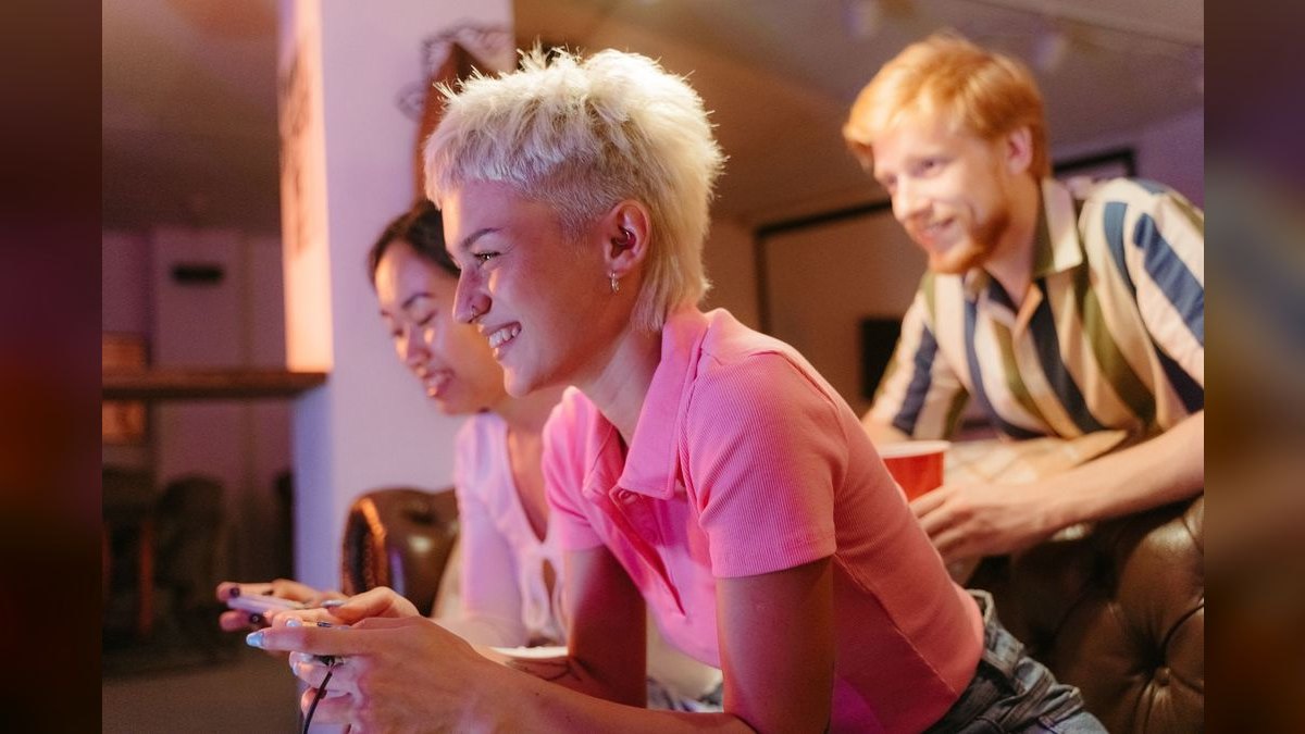 Legal team wants 60+ days to review terms, creating deployment risk. How do we move them without conceding core deal terms — figure 4