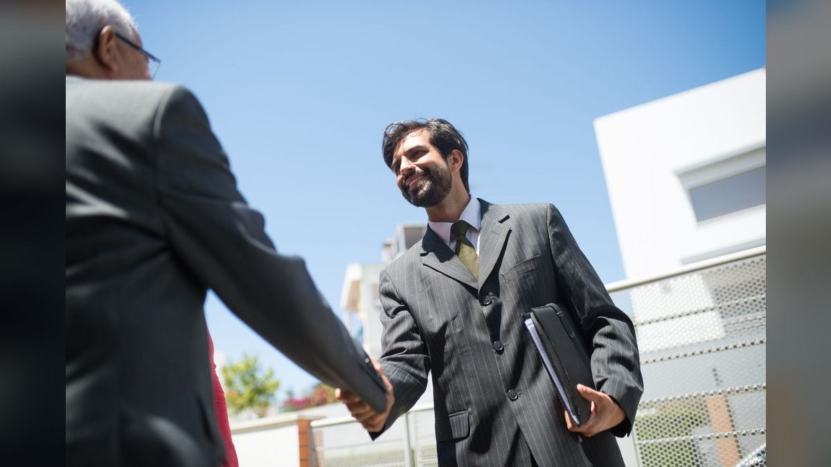 Procurement pivots from our champion to a competing vendor at the final hour. How do we win back momentum — figure 4