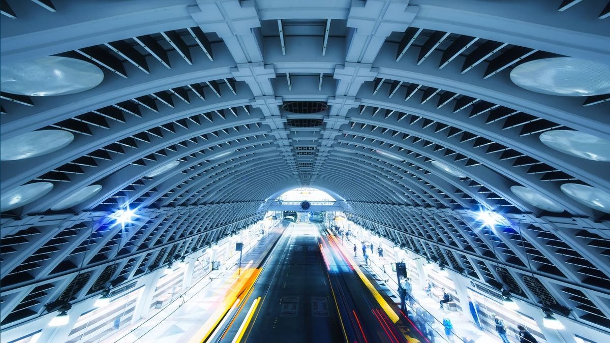 Procurement pivots from our champion to a competing vendor at the final hour. How do we win back momentum — figure 6