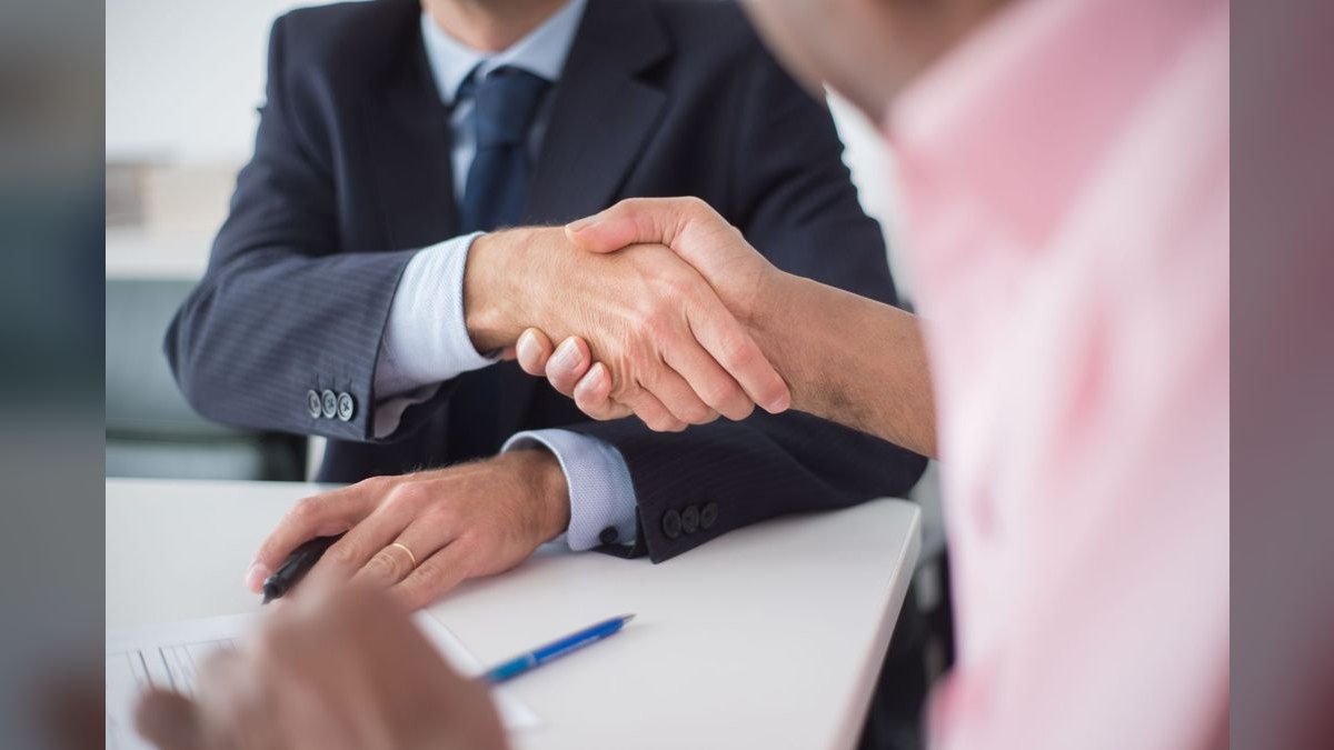 How do working interviews (sales simulations) separate role-players from closers — figure 2