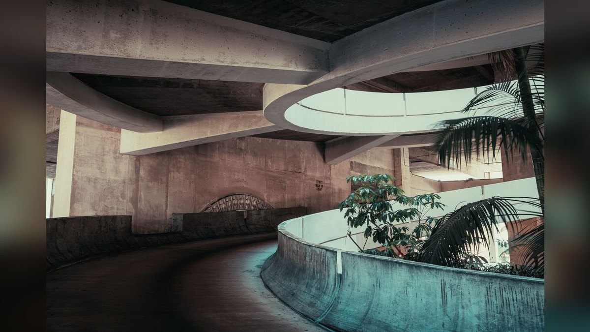 How do you structure ramp coaching differently for new hires vs. plateaued reps — figure 3