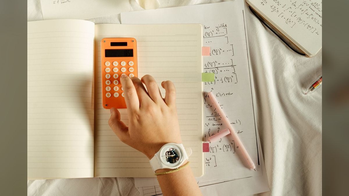 How do you calculate discount math for at-risk renewals without destroying margin?