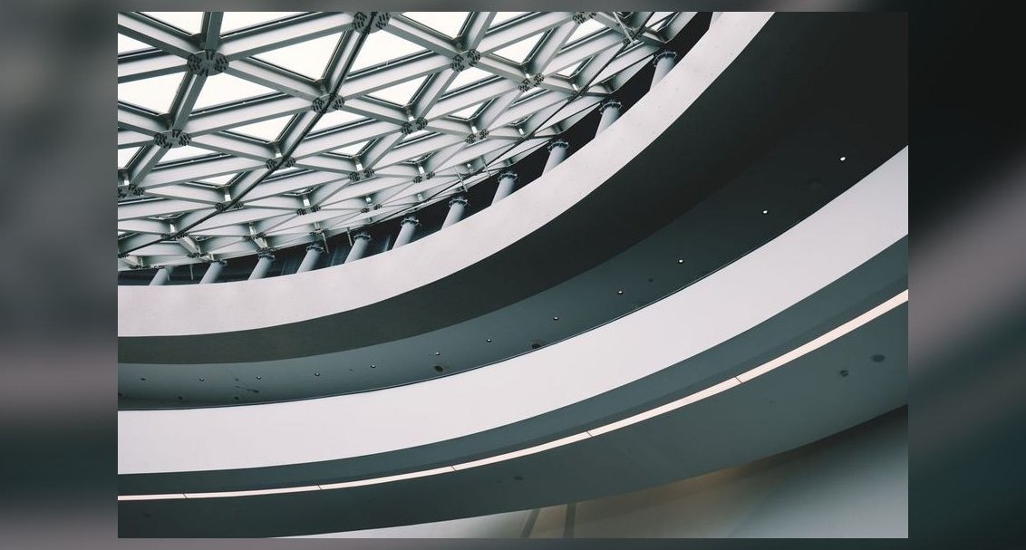Which leading indicators predict renewal churn before the renewal conversation starts?
