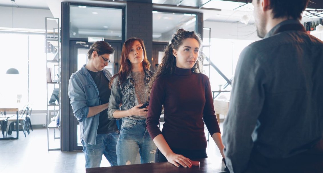 How should we structure a customer health score that tracks both product engagement and commercial indicators?