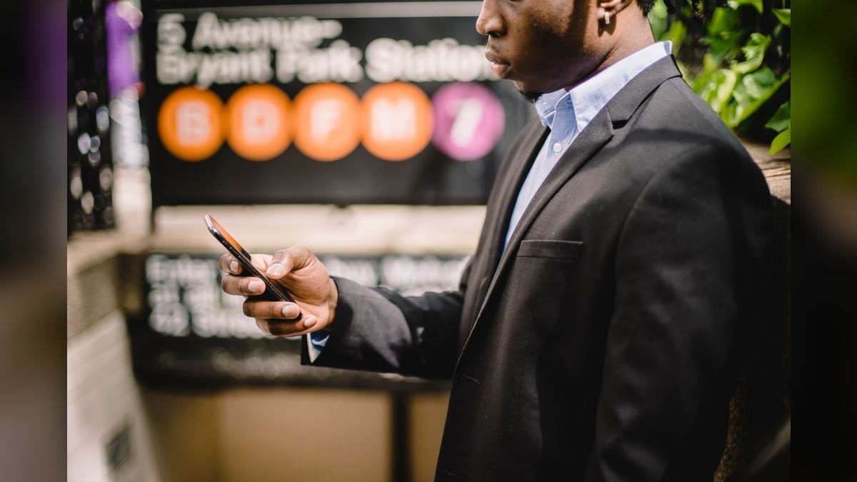 What outreach sequence and messaging works best for win-back campaigns?