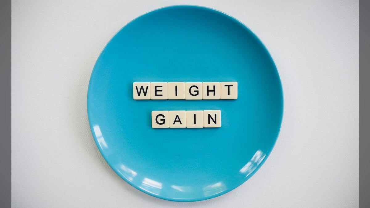 How should you weight financial health signals like payment delays and usage-to-ARR ratio?