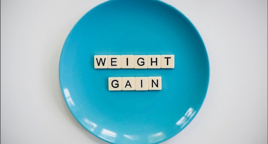 How should you weight financial health signals like payment delays and usage-to-ARR ratio?
