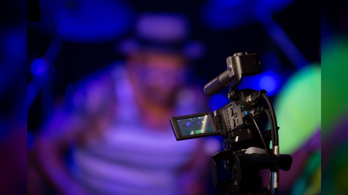 Should demos be live or recorded for first calls — figure 3