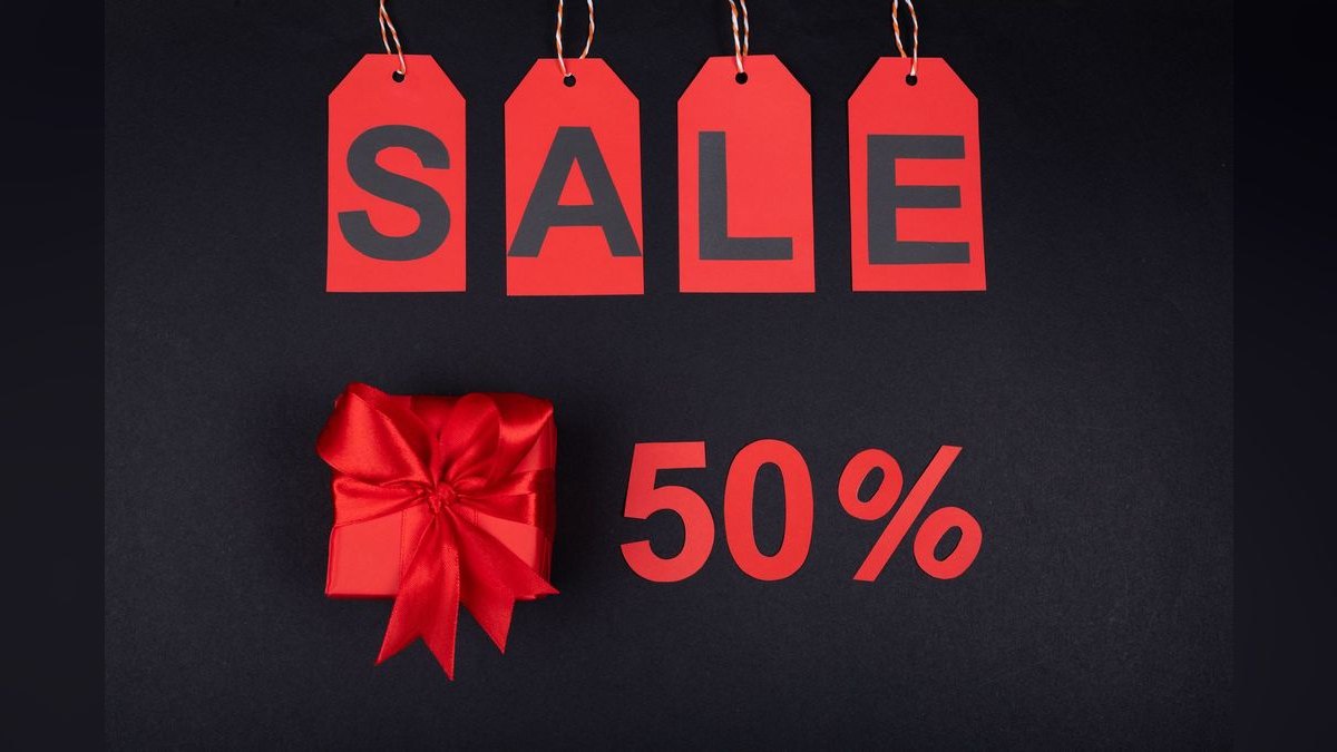 What's the difference between discount governance and discount controls — figure 4