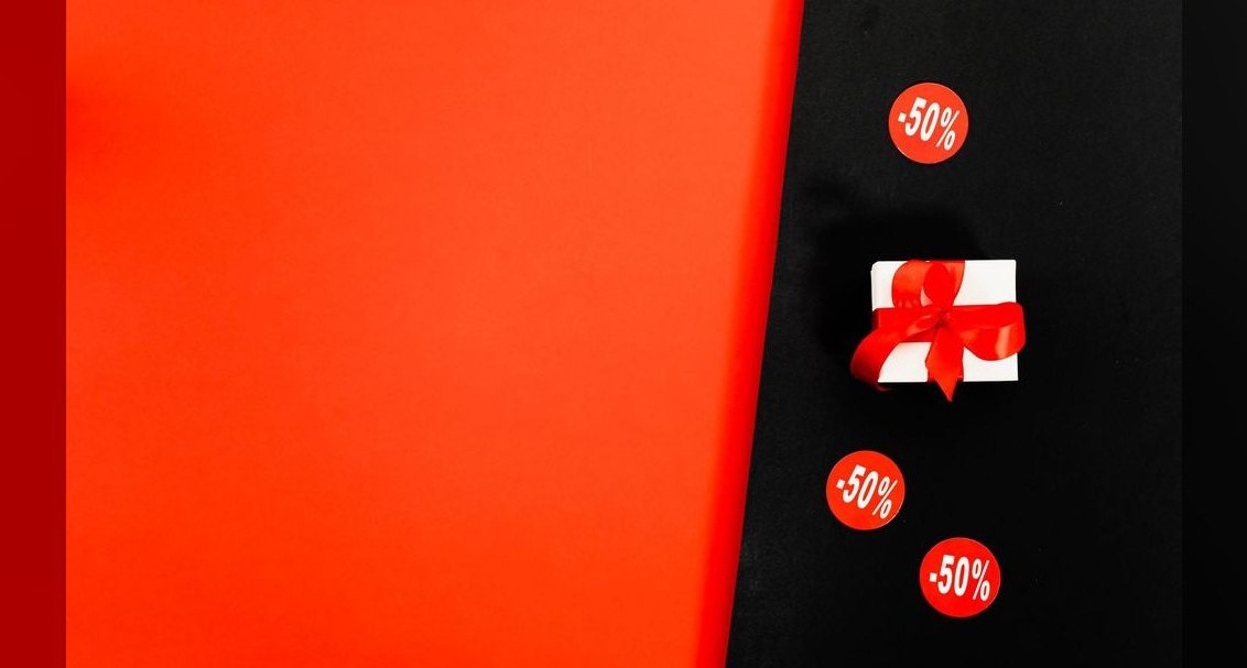 What's the difference between discount governance and discount controls?