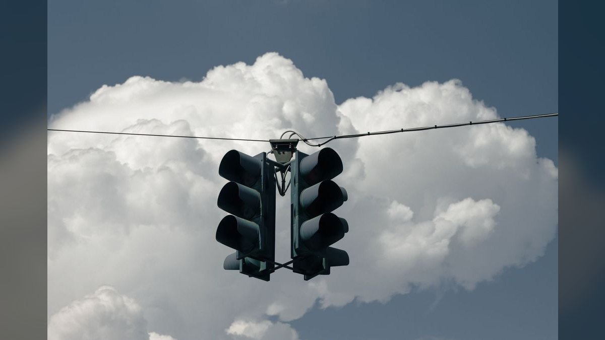 What signals on a demo predict a closed-won deal — figure 6