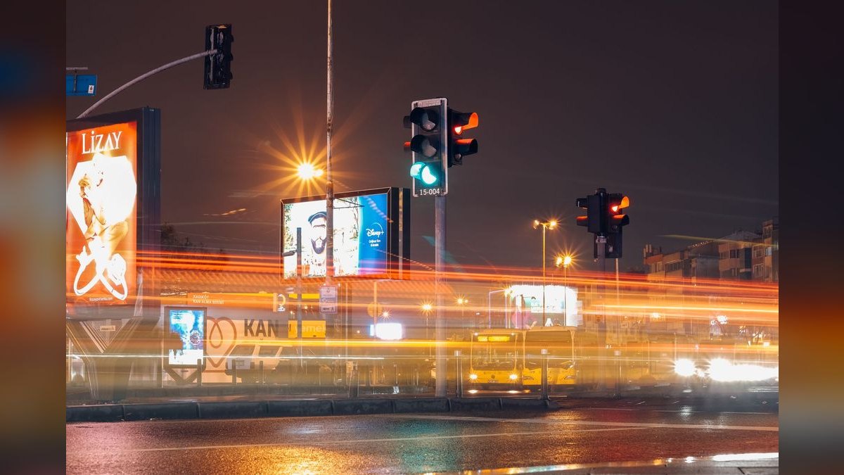 What signals on a demo predict a closed-won deal?