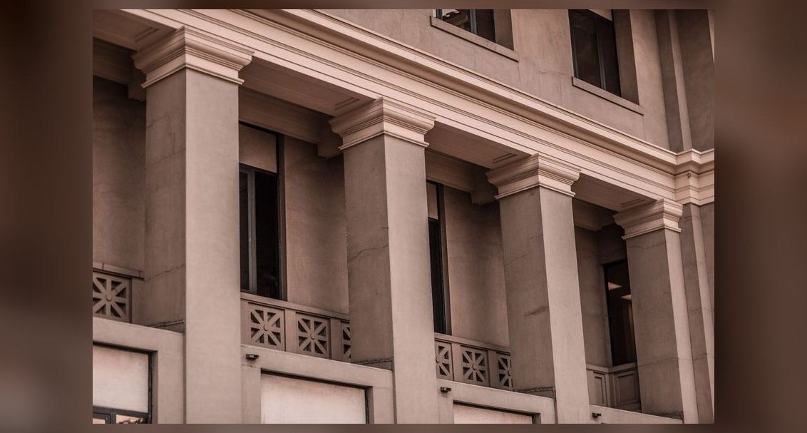 What signals on a demo predict a closed-won deal?