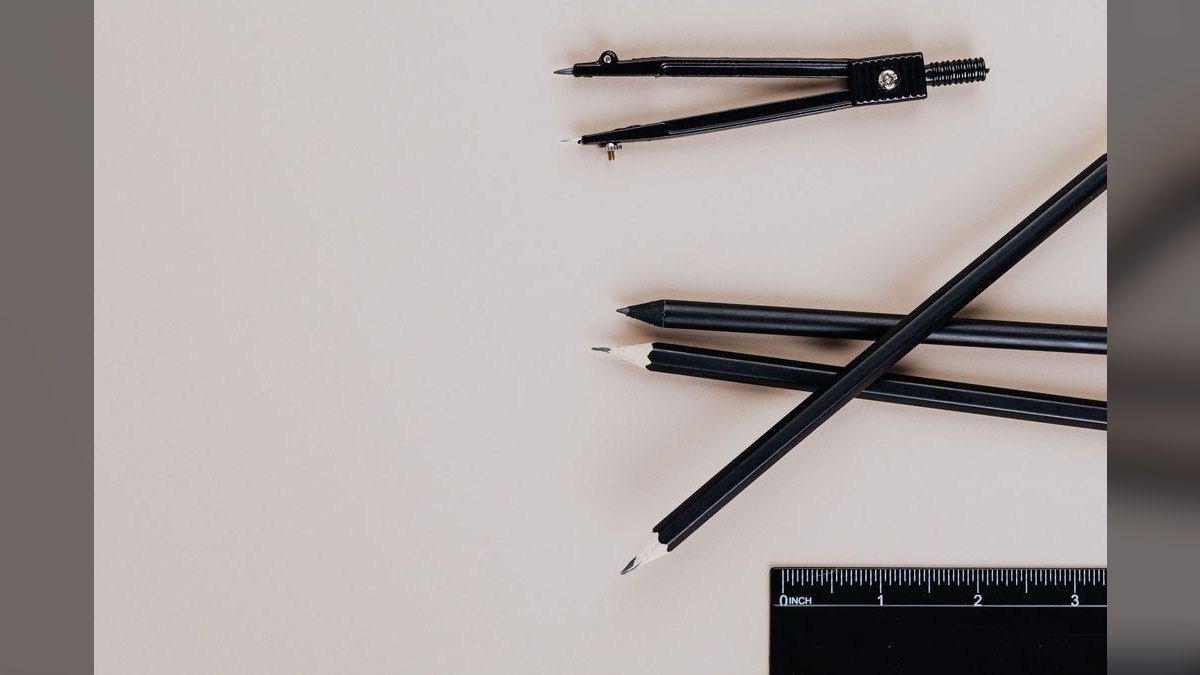 How should SE comp align with AE OTE to maintain role clarity — figure 4