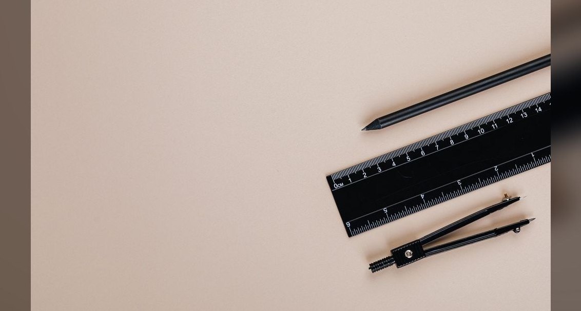 How should SE comp align with AE OTE to maintain role clarity?