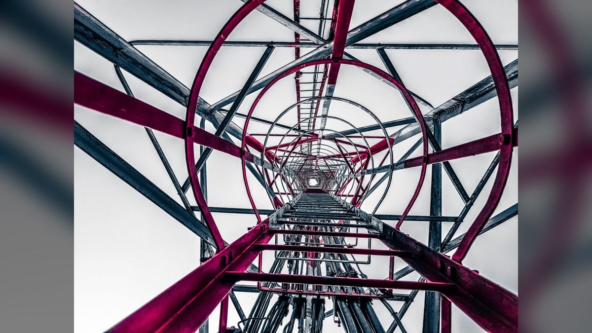 What career path framework prevents your best SEs from burning out or leaving for AE roles?