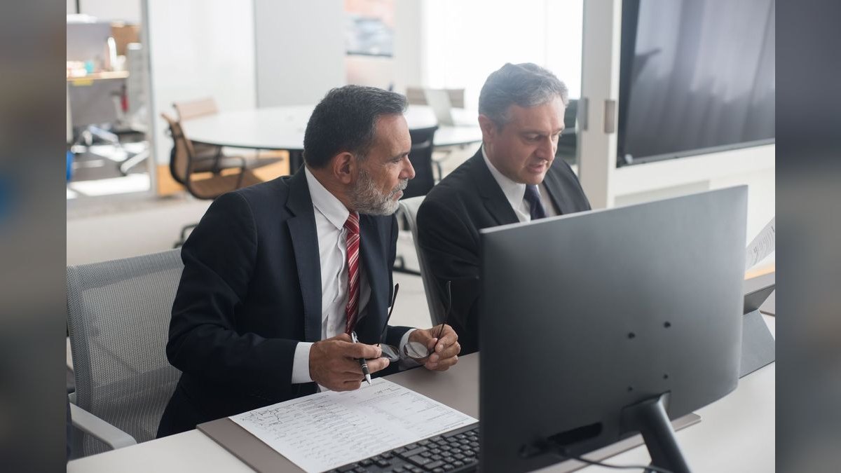 How do you get executive sponsors and C-suite buyers aligned on a multi-year contract when each renewal is uncertain — figure 1