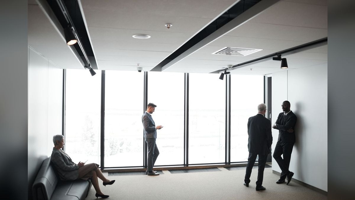 How do you get executive sponsors and C-suite buyers aligned on a multi-year contract when each renewal is uncertain — figure 3