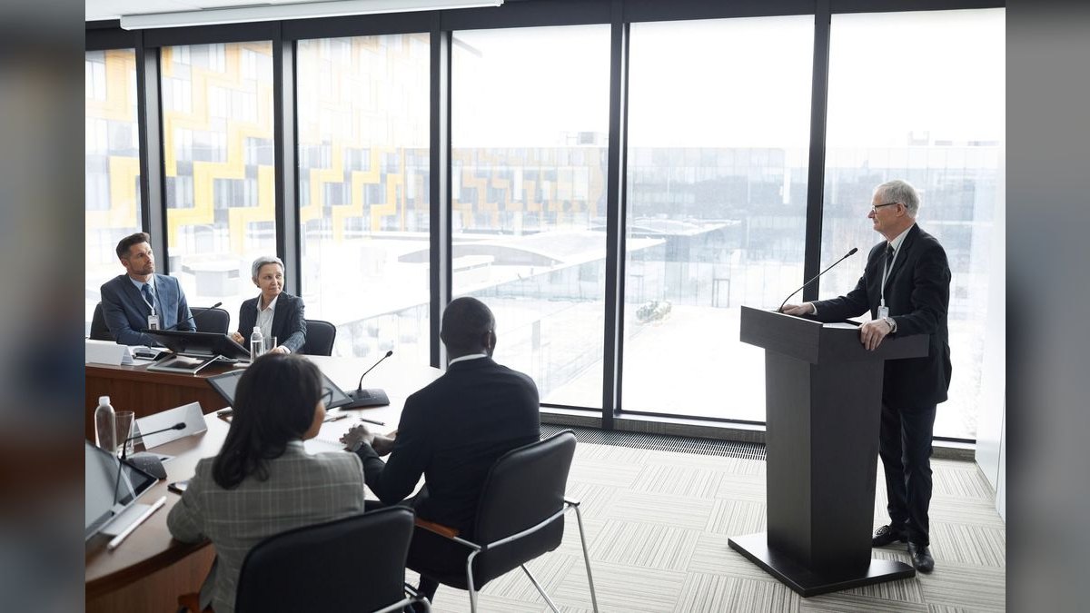 How do you get executive sponsors and C-suite buyers aligned on a multi-year contract when each renewal is uncertain — figure 4
