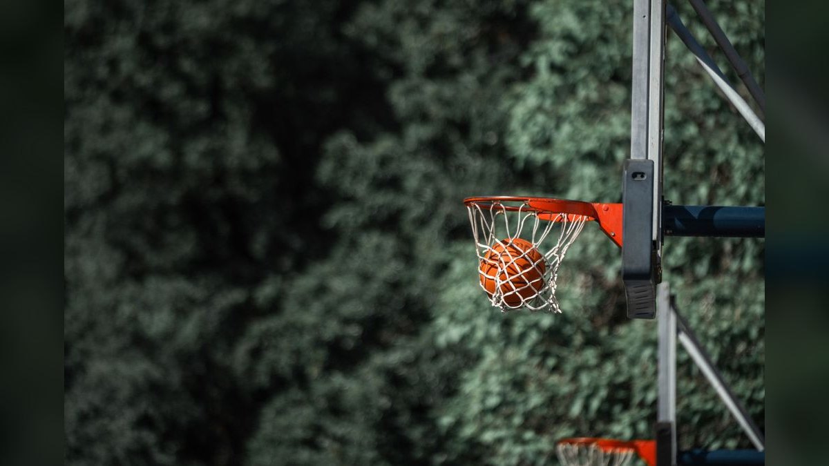 What PQL scoring rules convert freemium users to MQL status for sales outreach?