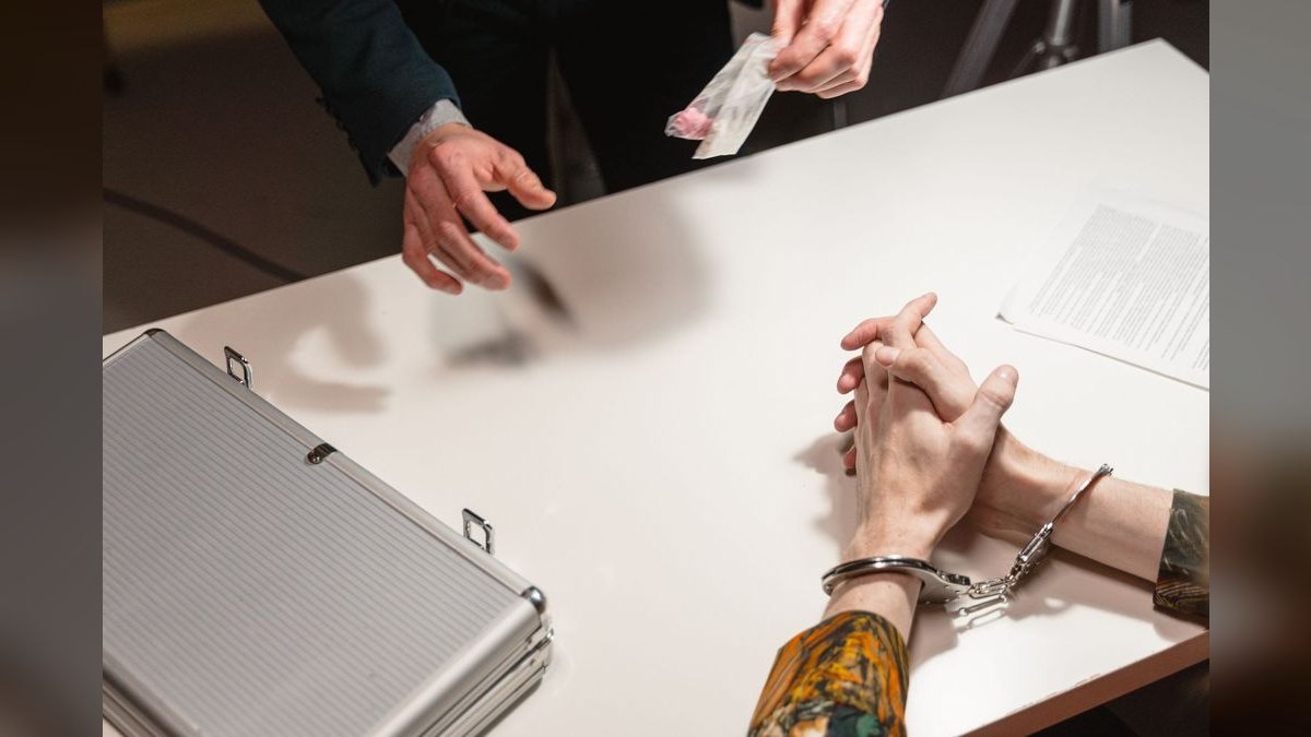 How do we define and enforce a legal SLA between sales and marketing when neither team owns follow-up velocity — figure 4