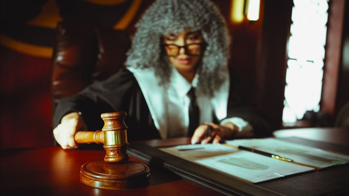 How do we define and enforce a legal SLA between sales and marketing when neither team owns follow-up velocity?