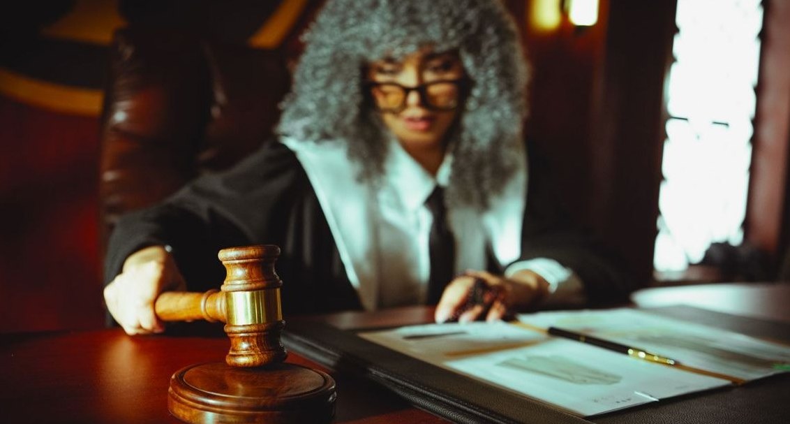 How do we define and enforce a legal SLA between sales and marketing when neither team owns follow-up velocity?
